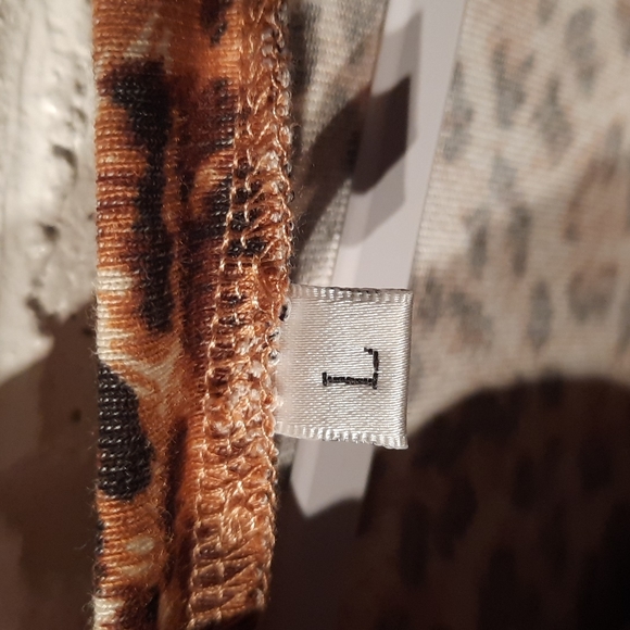 Cheetah Print Tee - Picture 2 of 4